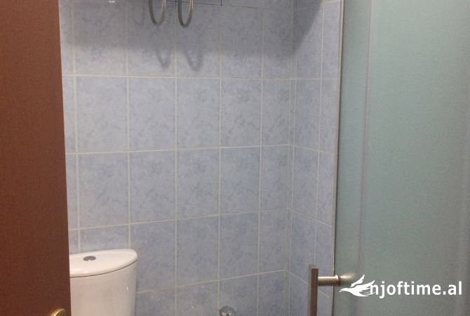 Shtepi me qera Apartament ne Tirane, 1+1, Mobilimi E mobiluar, Pagesa 50,000  Leke.