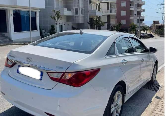 Jepet me qera Hyundai Sonata per vetem 40 euro dita