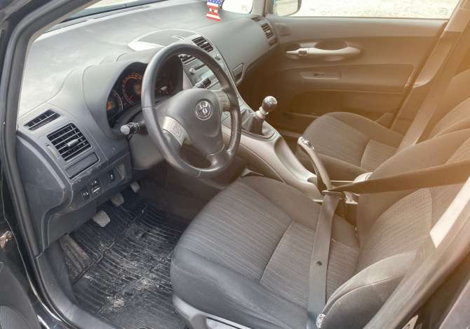 Jepet Toyota Auris me qera ditore per vetem 30 euro dita