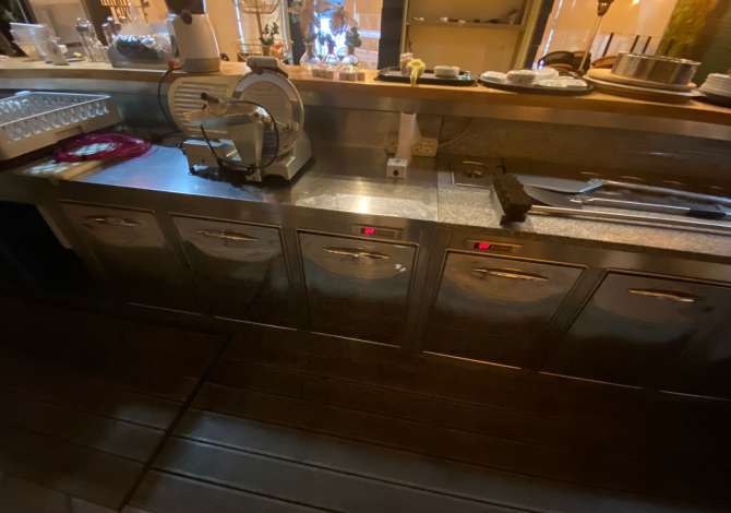 Ambient biznesi me qera 2+1 ne Tirane - 1,300 Euro