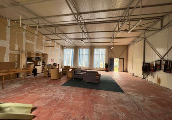 Business Property for Rent 4+1 in Fier - 45,000 Leke