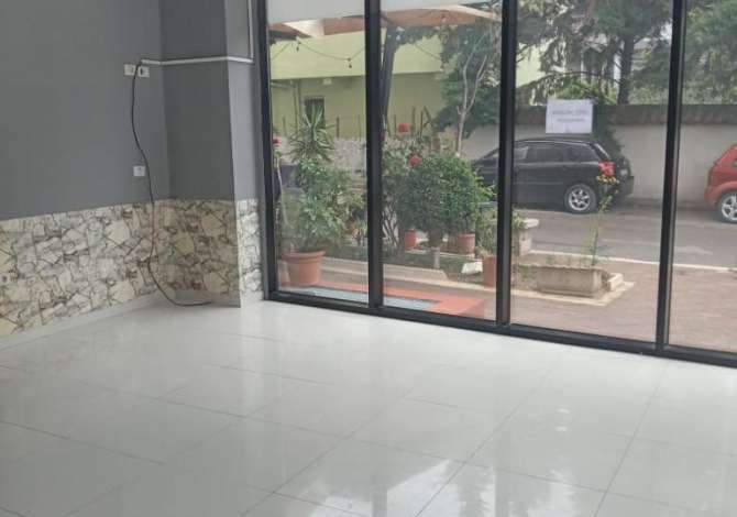 Business Property for Rent 1+1 in Tirana - 30,000 Leke