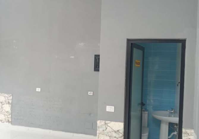 Business Property for Rent 1+1 in Tirana - 30,000 Leke