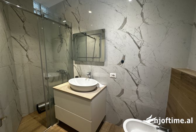 Shtepi ne shitje Apartament ne Tirane, 2+1, Mobilimi E mobiluar, Pagesa 208,000  Euro.