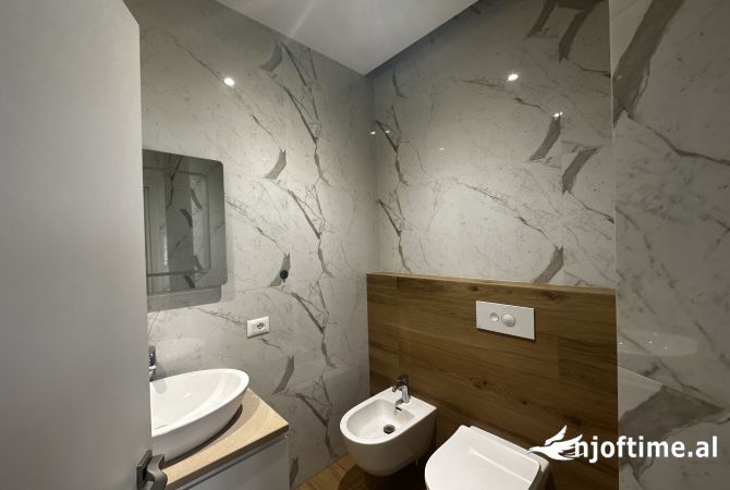 Shtepi ne shitje Apartament ne Tirane, 2+1, Mobilimi E mobiluar, Pagesa 208,000  Euro.