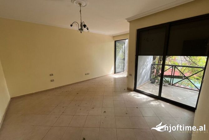Shtepi ne shitje Apartament ne Tirane, 2+1, Mobilimi Bosh, pa mobiluar, Pagesa 159,000  Euro.