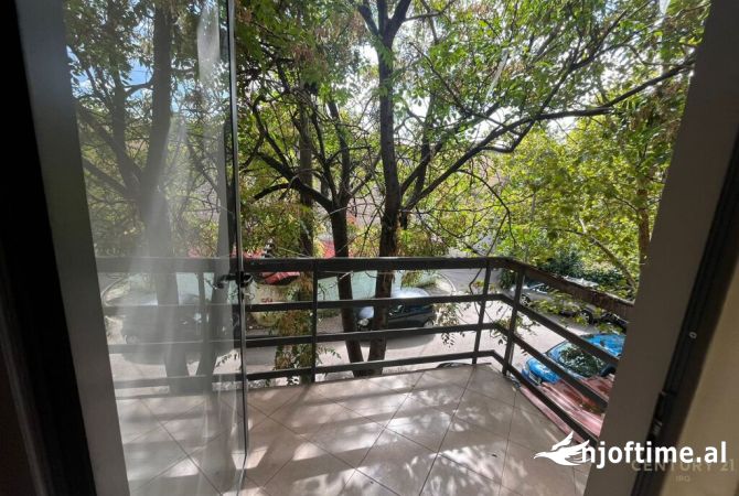 Shtepi ne shitje Apartament ne Tirane, 2+1, Mobilimi Bosh, pa mobiluar, Pagesa 159,000  Euro.