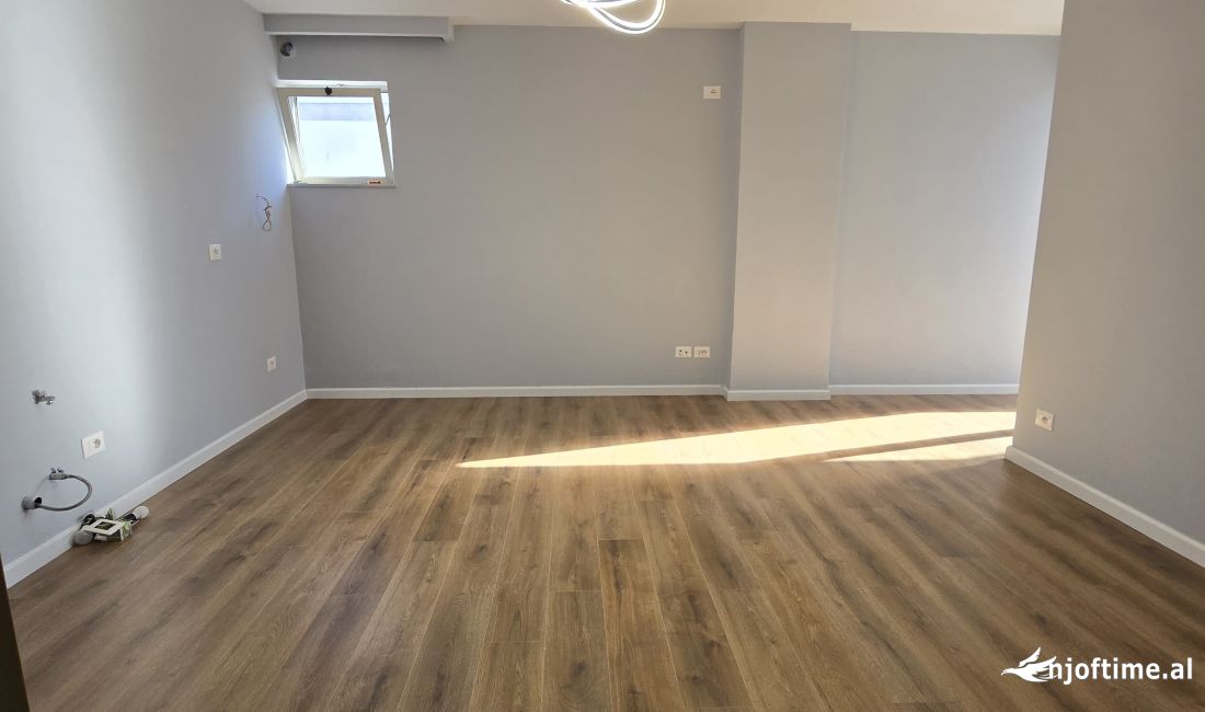 Shtepi ne shitje Apartament ne Tirane, 2+1, Mobilimi Bosh, pa mobiluar, Pagesa 108,000  Euro.