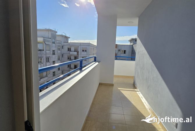 Shtepi ne shitje Apartament ne Tirane, 2+1, Mobilimi Bosh, pa mobiluar, Pagesa 108,000  Euro.