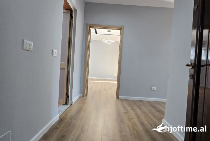 Shtepi ne shitje Apartament ne Tirane, 2+1, Mobilimi Bosh, pa mobiluar, Pagesa 108,000  Euro.