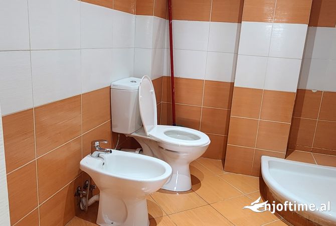 Shtepi ne shitje Apartament ne Tirane, 2+1, Mobilimi Bosh, pa mobiluar, Pagesa 108,000  Euro.