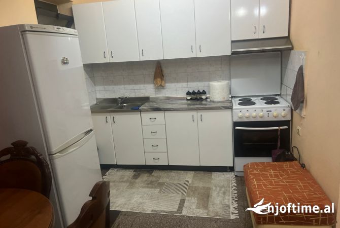 Shtepi me qera Apartament ne Tirane, 1+1, Mobilimi E mobiluar, Pagesa 370  Euro.