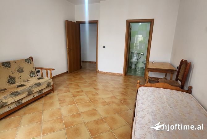 Shtepi ne shitje Apartament ne Tirane, 2+1, Mobilimi Bosh, pa mobiluar, Pagesa 163,000  Euro.