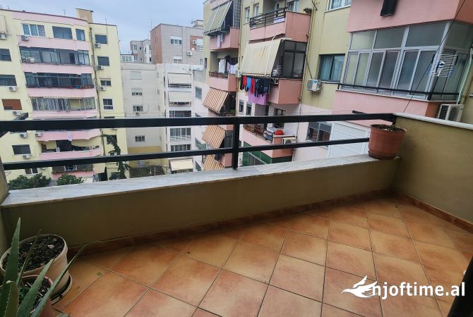 Shtepi ne shitje Apartament ne Tirane, 2+1, Mobilimi Bosh, pa mobiluar, Pagesa 163,000  Euro.