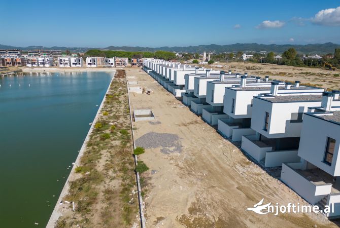 Shtepi ne shitje Vila Luksoze ne Durres, 3+1, Mobilimi Bosh, pa mobiluar, Pagesa 275,000  Euro.