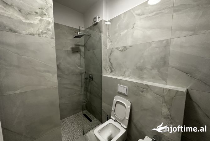 Shtepi me qera Apartament ne Tirane, 3+1, Mobilimi Pjeserisht e mobiluar, Pagesa 600  Euro.