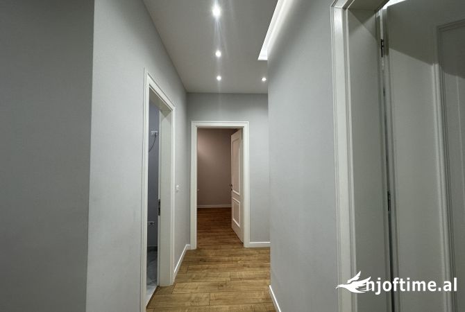Shtepi me qera Apartament ne Tirane, 3+1, Mobilimi Pjeserisht e mobiluar, Pagesa 600  Euro.