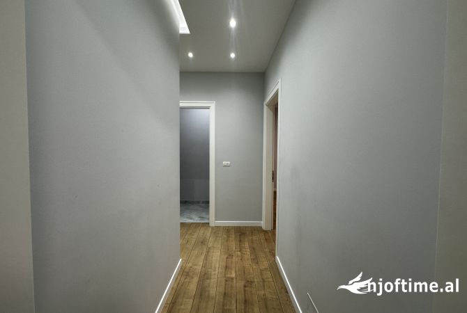 Shtepi me qera Apartament ne Tirane, 3+1, Mobilimi Pjeserisht e mobiluar, Pagesa 600  Euro.