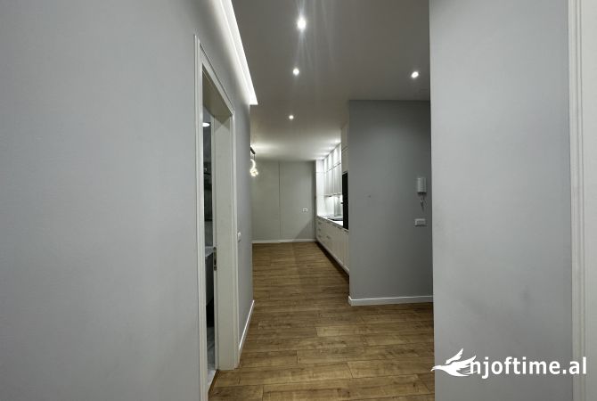 Shtepi me qera Apartament ne Tirane, 3+1, Mobilimi Pjeserisht e mobiluar, Pagesa 600  Euro.