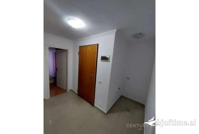 Shtepi ne shitje Apartament ne Tirane, 2+1, Mobilimi Pjeserisht e mobiluar, Pagesa 188,000  Euro.
