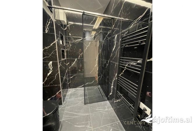 Shtepi me qera Apartament ne Tirane, 2+1, Mobilimi E mobiluar, Pagesa 1,000  Euro.