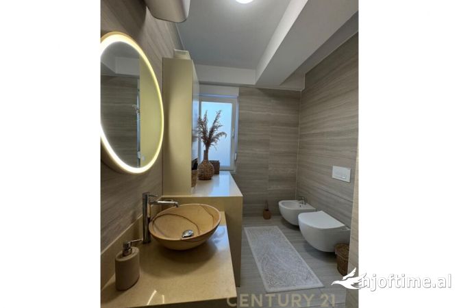 Shtepi me qera Apartament ne Tirane, 1+1, Mobilimi E mobiluar, Pagesa 1,000  Euro.