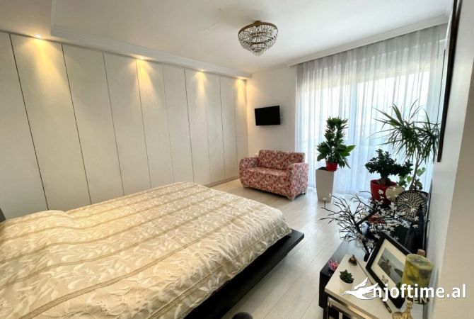 Shtepi ne shitje Apartament ne Tirane, 2+1, Mobilimi E mobiluar, Pagesa 239,000  Euro.