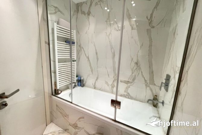 Shtepi ne shitje Apartament ne Tirane, 2+1, Mobilimi E mobiluar, Pagesa 239,000  Euro.