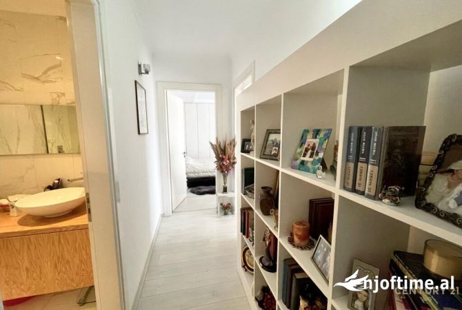 Shtepi ne shitje Apartament ne Tirane, 2+1, Mobilimi E mobiluar, Pagesa 239,000  Euro.