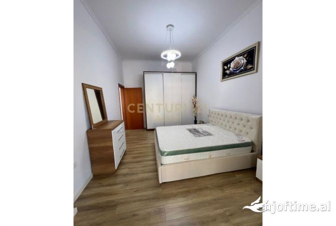 Shtepi ne shitje Apartament ne Tirane, 2+1, Mobilimi E mobiluar, Pagesa 145,000  Euro.