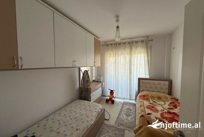 Shtepi me qera Apartament ne Tirane, 2+1, Mobilimi E mobiluar, Pagesa 450  Euro.