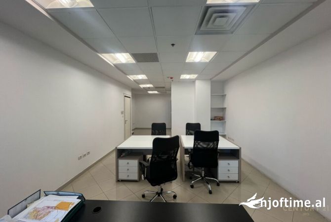 Ambient biznesi me qera 3+1 ne Tirane - 800 Euro