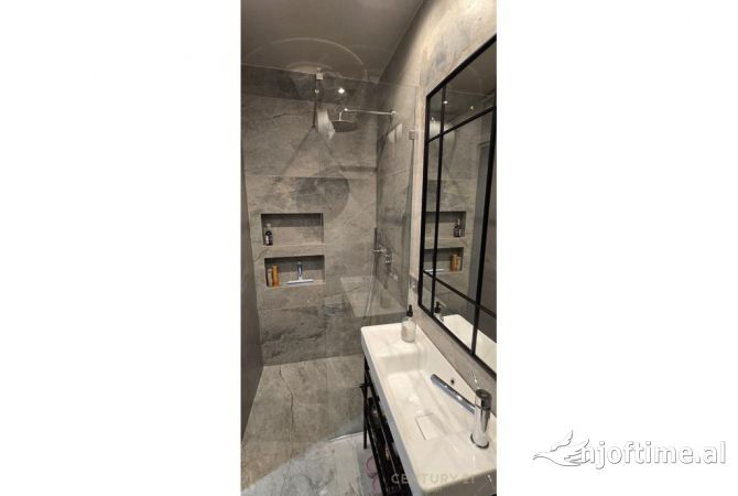 Shtepi ne shitje Apartament ne Tirane, 1+1, Mobilimi E mobiluar, Pagesa 262,500  Euro.