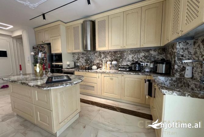 Shtepi ne shitje Apartament ne Tirane, 3+1, Mobilimi E mobiluar, Pagesa 365,000  Euro.