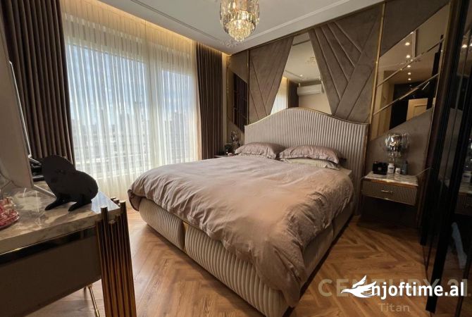 Shtepi ne shitje Apartament ne Tirane, 3+1, Mobilimi E mobiluar, Pagesa 365,000  Euro.