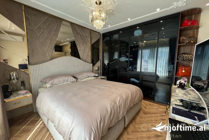 Shtepi ne shitje Apartament ne Tirane, 3+1, Mobilimi E mobiluar, Pagesa 365,000  Euro.