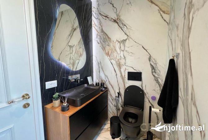 Shtepi ne shitje Apartament ne Tirane, 3+1, Mobilimi E mobiluar, Pagesa 365,000  Euro.