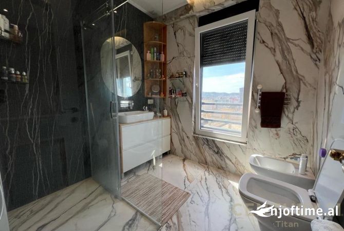 Shtepi ne shitje Apartament ne Tirane, 3+1, Mobilimi E mobiluar, Pagesa 365,000  Euro.