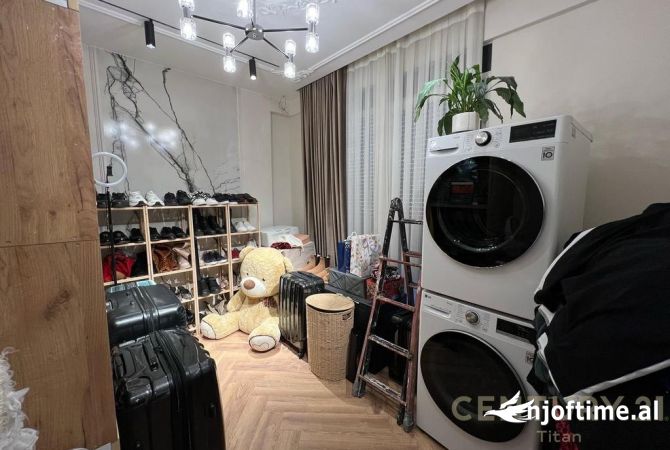 Shtepi ne shitje Apartament ne Tirane, 3+1, Mobilimi E mobiluar, Pagesa 365,000  Euro.