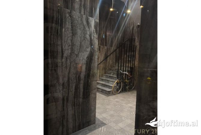 Shtepi ne shitje Apartament ne Tirane, 3+1, Mobilimi E mobiluar, Pagesa 365,000  Euro.