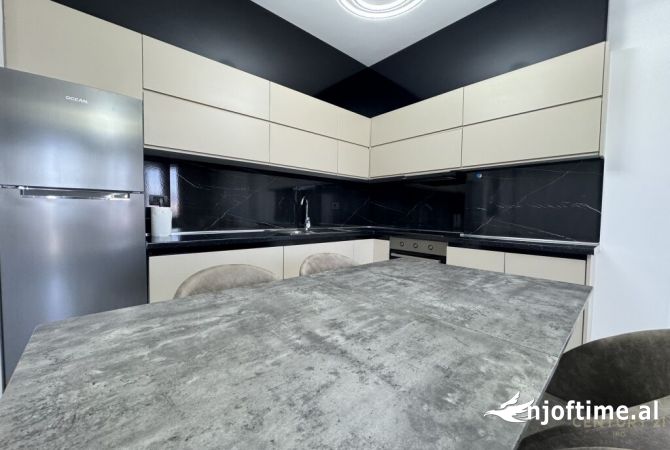 Shtepi ne shitje Apartament ne Tirane, 3+1, Mobilimi E mobiluar, Pagesa 350,000  Euro.