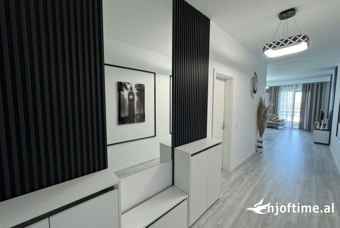 Shtepi ne shitje Apartament ne Tirane, 3+1, Mobilimi E mobiluar, Pagesa 350,000  Euro.