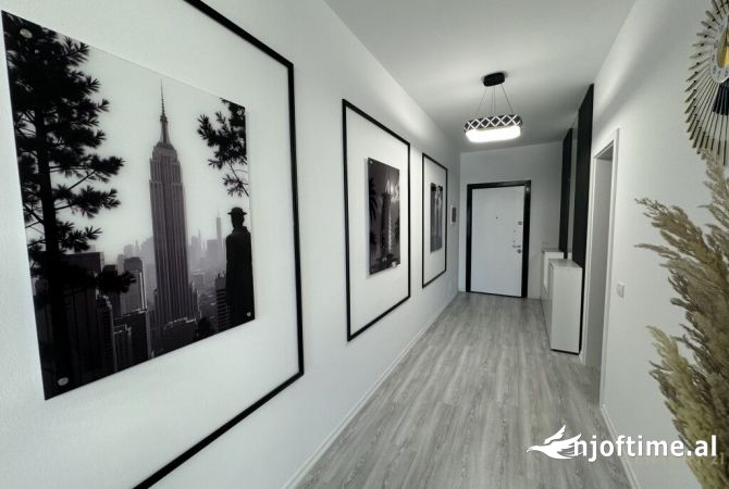 Shtepi ne shitje Apartament ne Tirane, 3+1, Mobilimi E mobiluar, Pagesa 350,000  Euro.