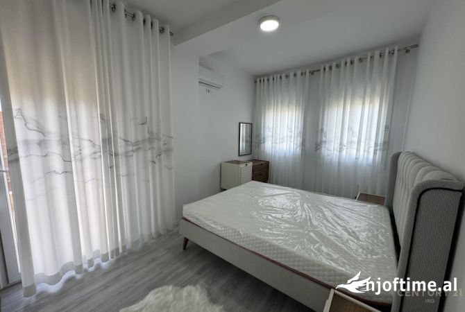 Shtepi ne shitje Apartament ne Tirane, 3+1, Mobilimi E mobiluar, Pagesa 350,000  Euro.