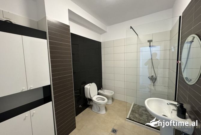 Shtepi ne shitje Apartament ne Tirane, 3+1, Mobilimi E mobiluar, Pagesa 350,000  Euro.