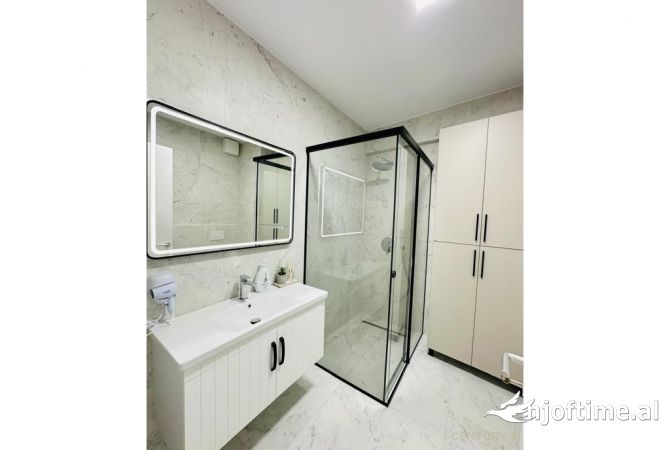 Shtepi ne shitje Apartament ne Tirane, 3+1, Mobilimi E mobiluar, Pagesa 320,000  Euro.