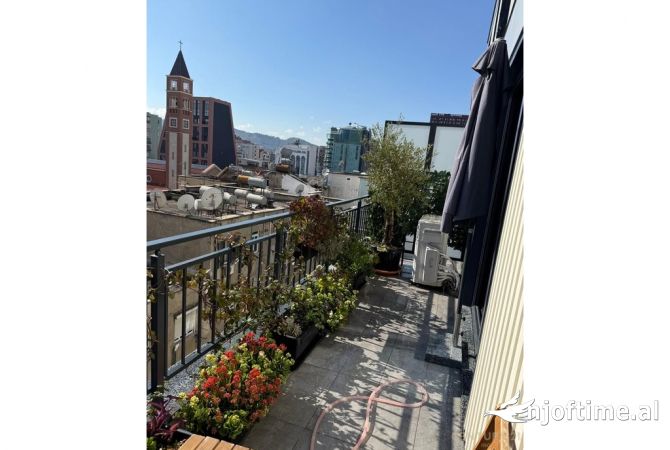 Shtepi ne shitje Apartament ne Tirane, 3+1, Mobilimi E mobiluar, Pagesa 320,000  Euro.