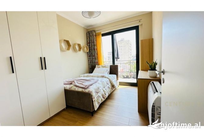 Shtepi ne shitje Apartament ne Tirane, 3+1, Mobilimi E mobiluar, Pagesa 320,000  Euro.