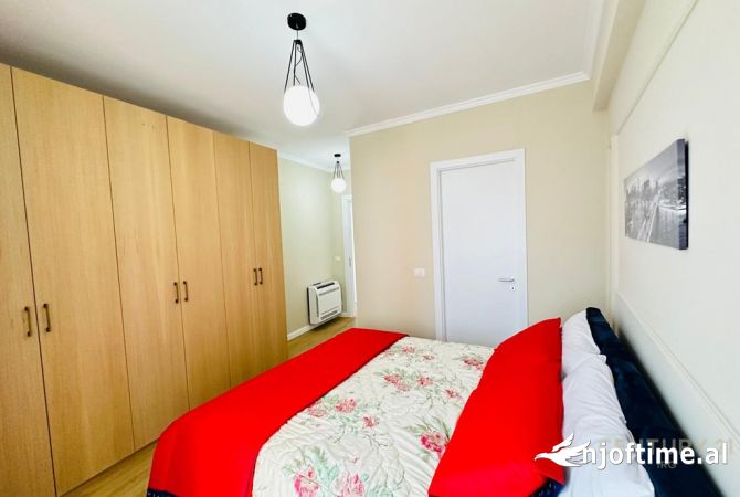 Shtepi ne shitje Apartament ne Tirane, 3+1, Mobilimi E mobiluar, Pagesa 320,000  Euro.