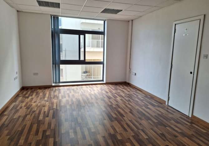 Ambient biznesi me qera 1+1 ne Tirane - 60,000 Leke